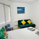 Immaculate Flat Near Castle With Free Private Parking *