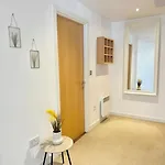 Modern Two Bedroom Lägenhet *
