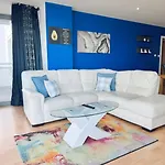 Modern Two Bedroom Lägenhet *