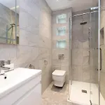 Apartamento Deluxe 3-bedroom On Princes Street Overlooking Castle