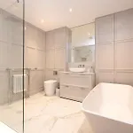 Deluxe 3-bedroom On Princes Street Overlooking Castle Apartamento *