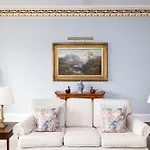 Deluxe 3-bedroom On Princes Street Overlooking Castle * Edimburgo