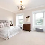 Deluxe 3-bedroom On Princes Street Overlooking Castle Edimburgo