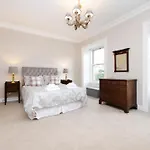 Deluxe 3-bedroom On Princes Street Overlooking Castle * Edimburgo