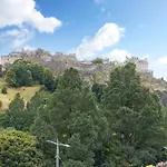Deluxe 3-bedroom On Princes Street Overlooking Castle * Edimburgo