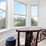 Deluxe 3-bedroom On Princes Street Overlooking Castle Apartamento *