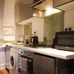 1 Bedrooms Flat In Haymarket, Heart Of Flat Sleeps 4 , אדינבורו