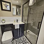 Two-bed In Vibrant Stockbridge, * 에든버러