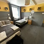 ゲストハウス The 3*