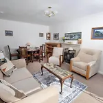Дом отдыха Beautiful Attractive House Free Parking Near Airport