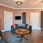 3 Bedroom - Historic Old Town