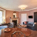3 Bedroom - Historic Old Town Apartment *