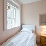 Apartment 3 Bedroom - Historic Old Town Edinburgh