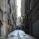 3 Bedroom - Historic Old Town Apartment Edinburgh