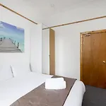 Joivy 3 Bed Flat In Old Town, Close To Grassmarket إدنبرة