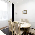 شقة Joivy 3 Bed Flat In Old Town, Close To Grassmarket إدنبرة
