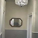 Entire Victorian House 2br - 4 Guests