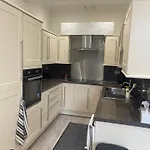 Entire Victorian House 2br - 4 Guests * Edinburgh