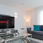 Luxurious - Sleeps 6