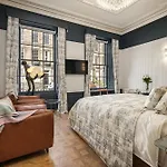 Bonnie - Smart Boutique - Haymarket 4*