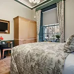 Bonnie - Smart Boutique - Haymarket إدنبرة