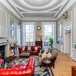 Stunning Flat, New Town, - Perfect Location *