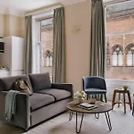 Thistle Royal Garden 4*