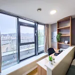Living At Lady Nicolson Court Lägenhet