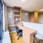Living At Lady Nicolson Court Lägenhet *