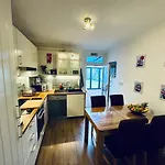 Rena- Bright And Modern Center Apartment. * Эдинбург