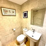Prázdninový dům Torwood Townhouse - Superfast Wifi, Contractor Friendly With Free Parking Edinburgh