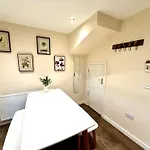 Torwood Townhouse - Superfast Wifi, Contractor Friendly With Free Parking * Edinburgh