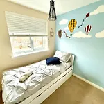 Torwood Townhouse - Superfast Wifi, Contractor Friendly With Free Parking * Edinburgh