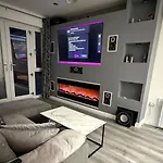 Private 1 Bedroom - - Sleeps 2 Daire Edinburgh