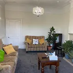 Entire Victorian House 2br - 4 Guests
