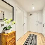 Lovely 1-bedroom Unit Near Castle Edimburgo