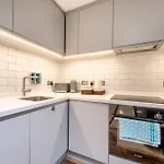 Lovely 1-bedroom Unit Near Castle Apartamento