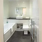 3 Bedroom With Castle Views *