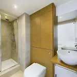 Charming Modern Central Apartment