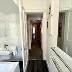 New Town Luxury 1 Bed شقة *