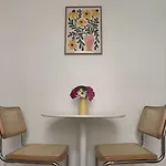 Quiet Garden View 2br Center Near Fringe Appartement