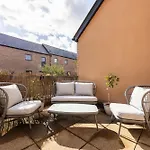 Gorgeous 3 Bed House Free Parking & Garden إدنبرة