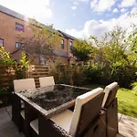 بيت للعطل Gorgeous 3 Bed House Free Parking & Garden *