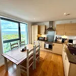 Britannia Ocean Park - Fast Wifi And Free Parking 아파트