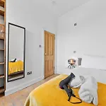 Апартаменты Thorntree 2 Bedroom With Sofa Bed - *