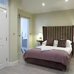 24 Royal Terrace Szálloda 4*