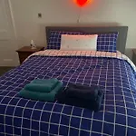 Entire Victorian House 2br - 4 Guests *