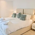 Luxurious - Sleeps 6 Apartament