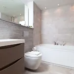 Luxurious - Sleeps 6