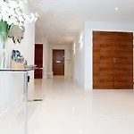 Luxurious - Sleeps 6